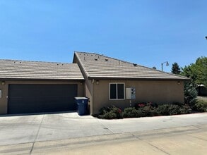 2003 Bella Oaks Dr in Tulare, CA - Building Photo - Building Photo