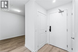 461 Green Rd in Hamilton, ON - Building Photo - Building Photo