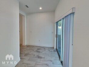 1712 E Lambright St N in Tampa, FL - Foto de edificio - Building Photo