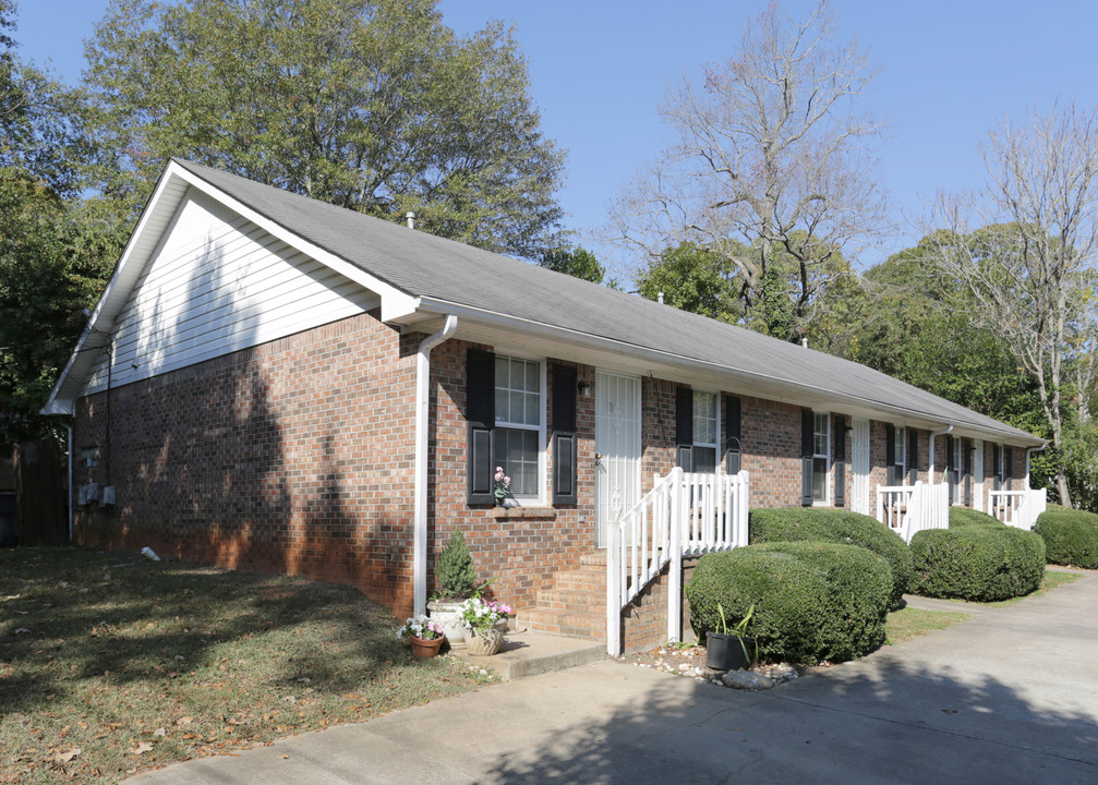 82-86 Farmer St in Newnan, GA - Building Photo