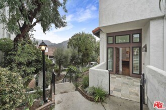 1574 Michael Ln in Los Angeles, CA - Building Photo - Building Photo