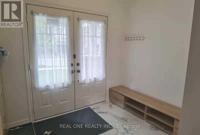 24 Foxberry Rd in East Gwillimbury, ON - Building Photo - Building Photo