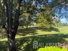 28 Daniel Webster Ave in Monroe Township, NJ - Building Photo - Building Photo