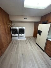 222 E Lawrence Ave in Springfield, IL - Foto de edificio - Building Photo