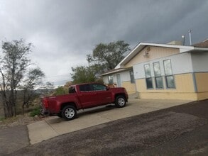 810 Georgiana Dr, Unit A in Gallup, NM - Building Photo - Building Photo