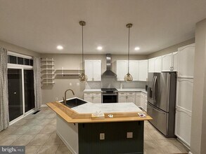 14773 Truitt Farm Dr in Centreville, VA - Building Photo - Building Photo