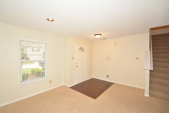 8234 Gathering Cir in Indianapolis, IN - Foto de edificio - Building Photo