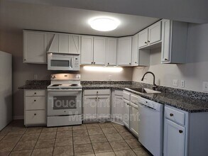 340 Hollis Rd in Charlotte, NC - Foto de edificio - Building Photo