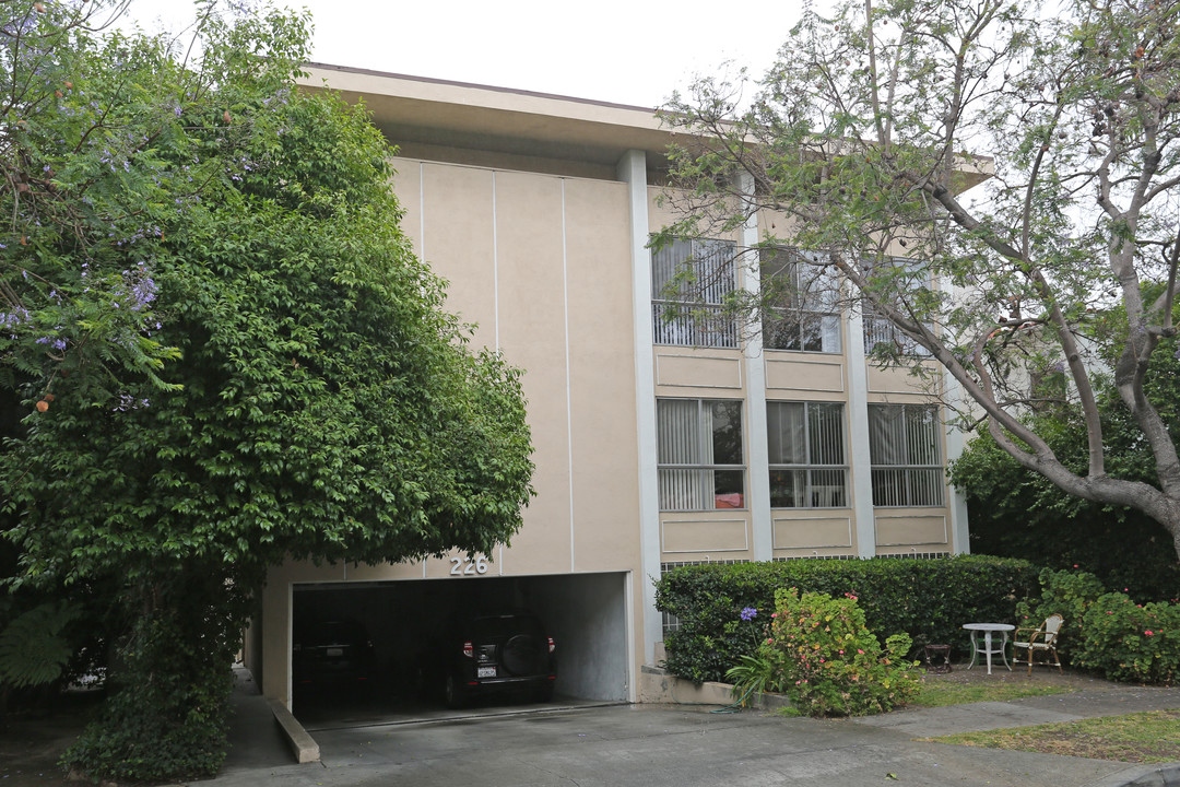 226 N La Peer Dr in Beverly Hills, CA - Building Photo