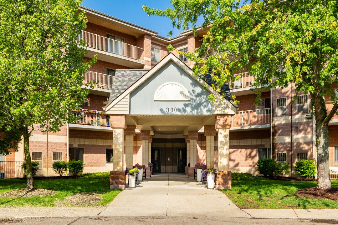 The Crossing At Eagle Pond in Walled Lake, MI - Building Photo