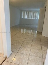 6195 NW 186th St, Unit 109 in Hialeah, FL - Building Photo - Building Photo
