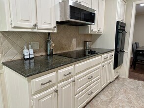 8606 Gladedale Dr in Waco, TX - Building Photo - Building Photo