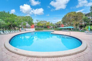 2202 S Cypress Bend Dr, Unit 903 in Pompano Beach, FL - Building Photo