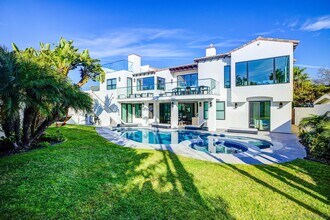 1070 Coronado Ave in Coronado, CA - Building Photo - Building Photo