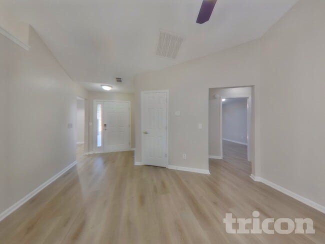 130 N Greenfield Cir in Covington, GA - Foto de edificio - Building Photo