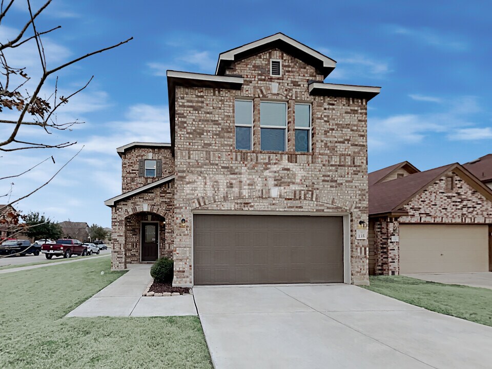 135 Bass Ln in New Braunfels, TX - Building Photo