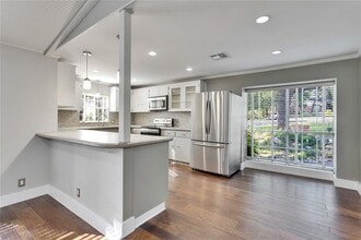 10903 Mellow Ln in Austin, TX - Building Photo - Building Photo