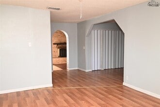 1616 Phoenix Dr in Wichita Falls, TX - Building Photo - Building Photo