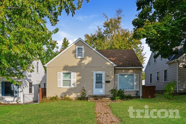 property at 2833 Louisiana Ave S