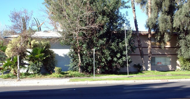 3434 N E St in San Bernardino, CA - Foto de edificio - Building Photo