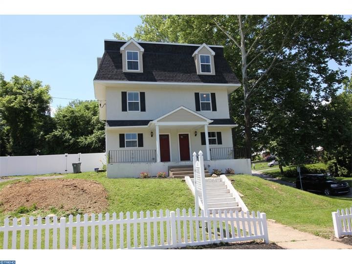 Lafayette Hill duplex in Lafayette Hill, PA - Building Photo