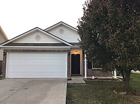 784 Aerostar Court in Avon, IN - Building Photo