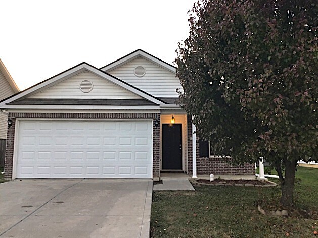 784 Aerostar Court in Avon, IN - Building Photo