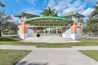 1200 Town Center Dr, Unit 326 in Jupiter, FL - Building Photo - Building Photo
