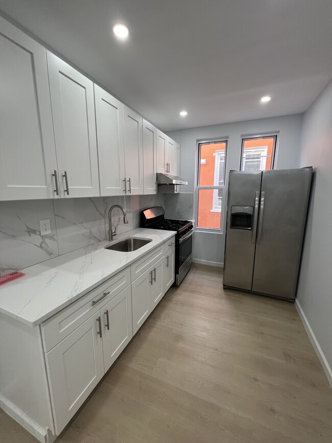 3258 86th St, Unit 2-bed 2B in East Elmhurst, NY - Foto de edificio - Building Photo