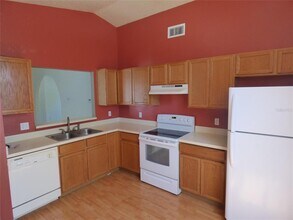 212 Burnsed Pl in Oviedo, FL - Building Photo - Building Photo
