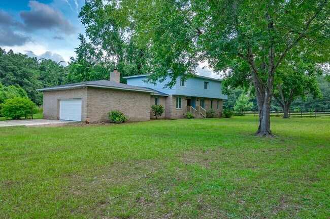 400 Derby Ln in Hopkins, SC - Building Photo - Building Photo