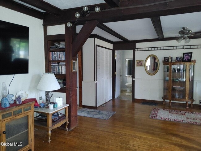 2001 NY-9N Scenic in Ticonderoga, NY - Building Photo - Building Photo