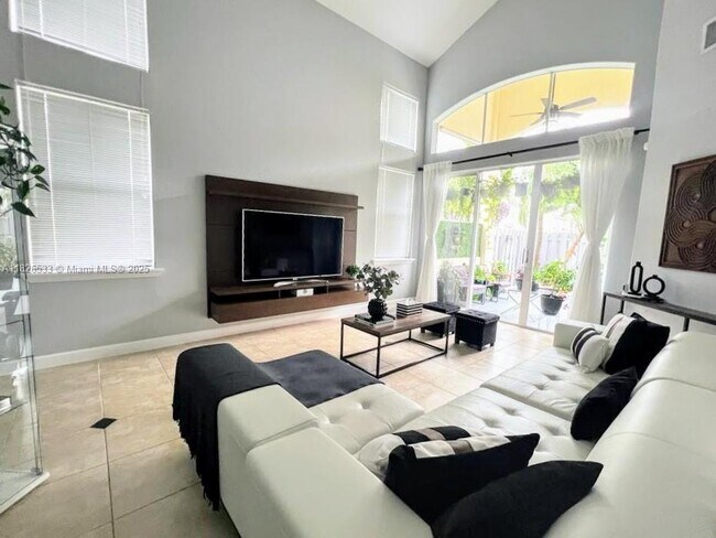 11345 NW 55th Ln in Doral, FL - Building Photo - Building Photo