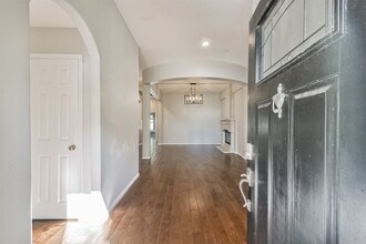 13203 Yaupon Holly Ln in Houston, TX - Foto de edificio - Building Photo