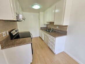 230 Linden Ave in Long Beach, CA - Building Photo - Building Photo