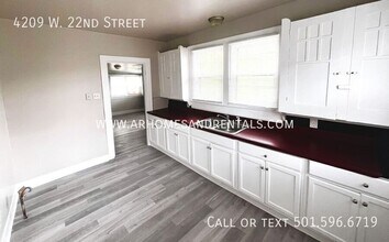 4209 W 22nd St in Little Rock, AR - Building Photo - Building Photo