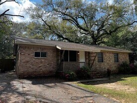5323 Forest Park Dr in Mobile, AL - Building Photo