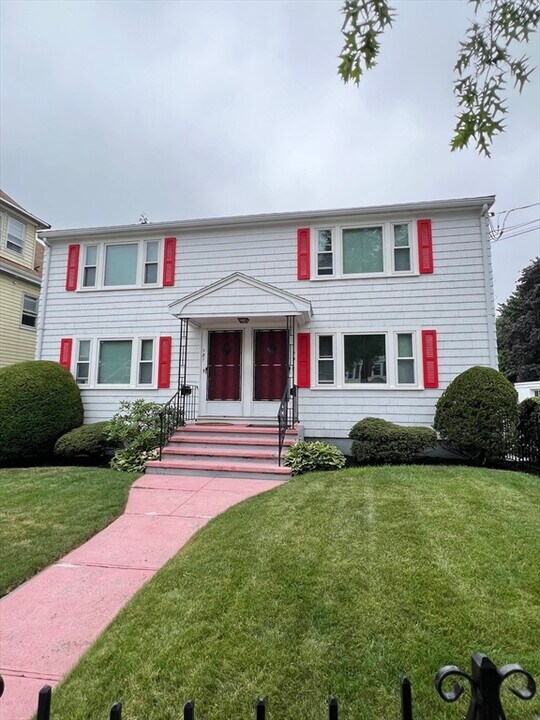 179 Faneuil St in Boston, MA - Building Photo
