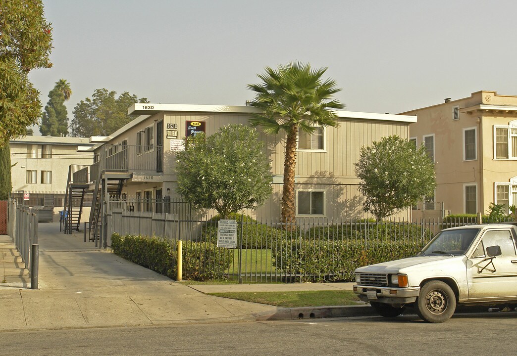 1630 S Gramercy Pl in Los Angeles, CA - Foto de edificio