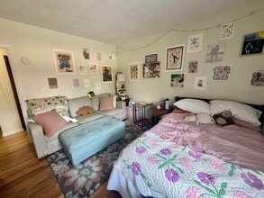 2028 Massachusetts Ave, Unit 1 in Cambridge, MA - Building Photo - Building Photo
