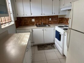 192 Waltham H in West Palm Beach, FL - Building Photo