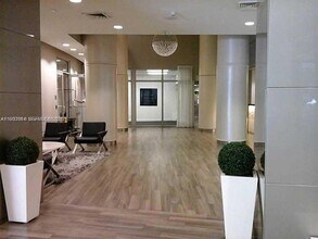 1750 N Bayshore Dr, Unit 5008 in Miami, FL - Building Photo - Building Photo