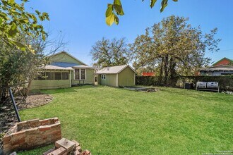 115 E Lambert St in San Antonio, TX - Building Photo - Building Photo