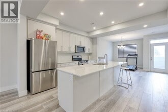 925 Deveron Crescent in London, ON - Building Photo - Building Photo