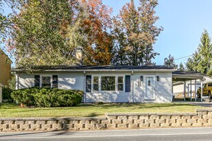 184 Woods Dr in Mechanicsburg, PA - Building Photo