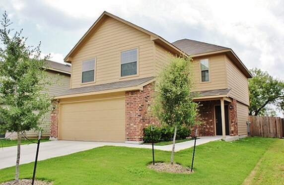 7026 Heathers Pond in San Antonio, TX - Building Photo