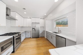 5303 Beechmoor Dr in Austin, TX - Building Photo - Building Photo