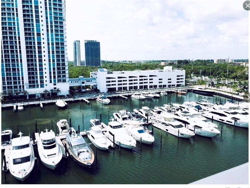 17301 Biscayne Blvd, Unit 408 in Aventura, FL - Foto de edificio