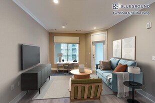 240 E Shore Rd in Great Neck, NY - Building Photo