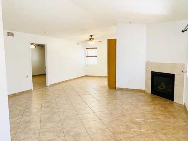 328 Via Vista St SE in Albuquerque, NM - Building Photo - Building Photo